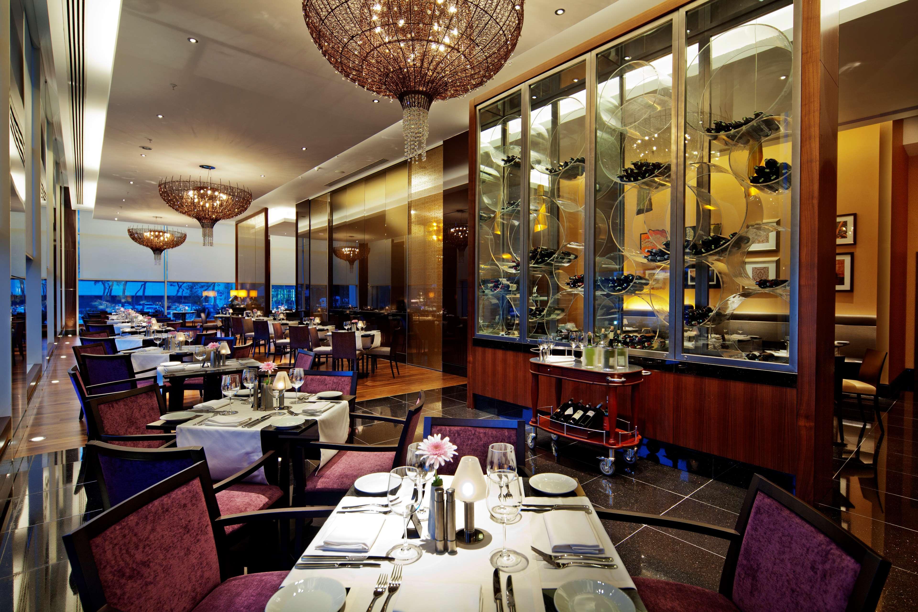 巴库希尔顿酒店 外观 照片 The interior of the restaurant